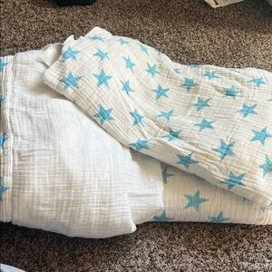 Blue Star Patterned Muslin Blanket